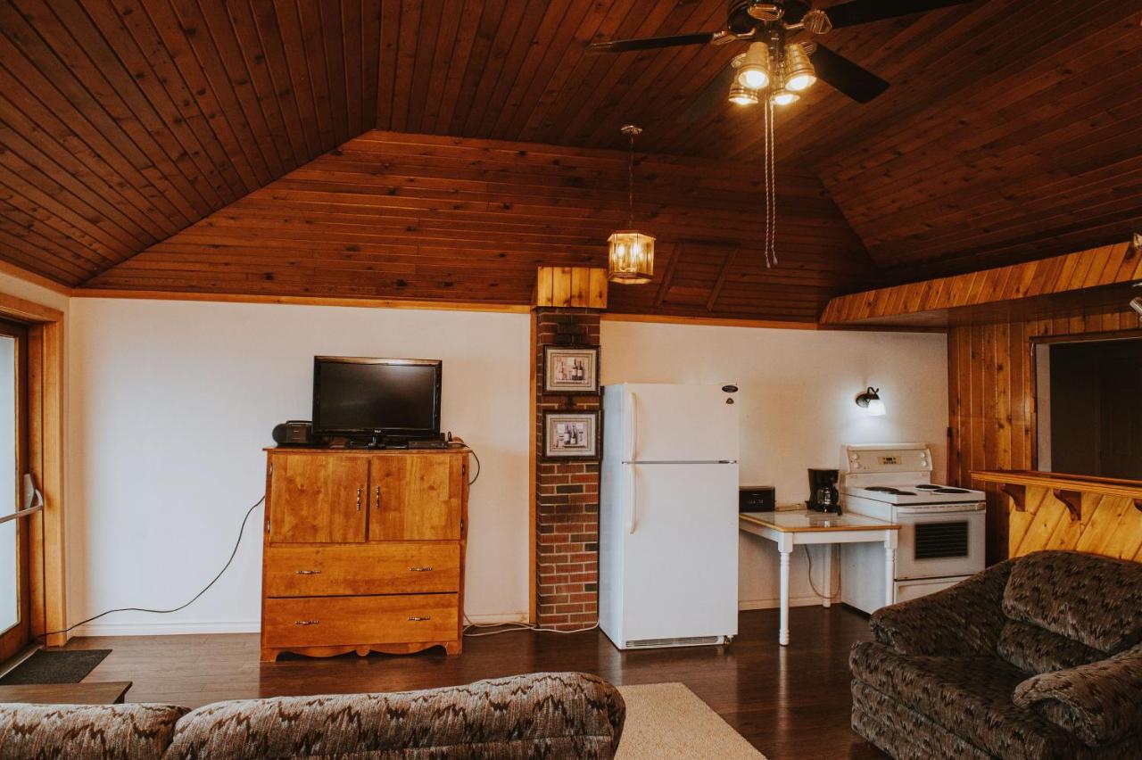 Lang Lake Resort Espanola Extérieur photo