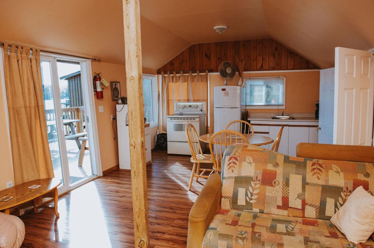 Lang Lake Resort Espanola Extérieur photo